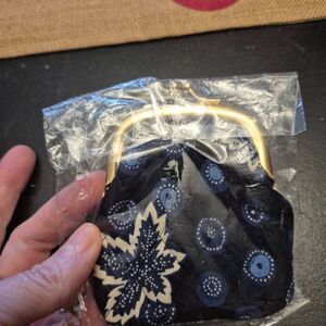 New In Package Vera Bradley Kiss Lock Coin Purse Blue Coin Pattern Brand New